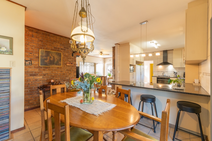 5 Bedroom Property for Sale in Amandelrug Western Cape